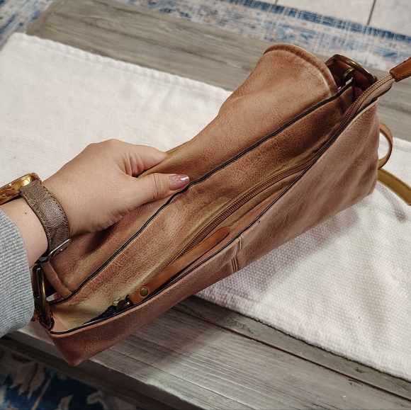 Free People Golden Valley Vegan Messanger Bag In Tan/Salmon Blush Combo - Picture 10 of 14